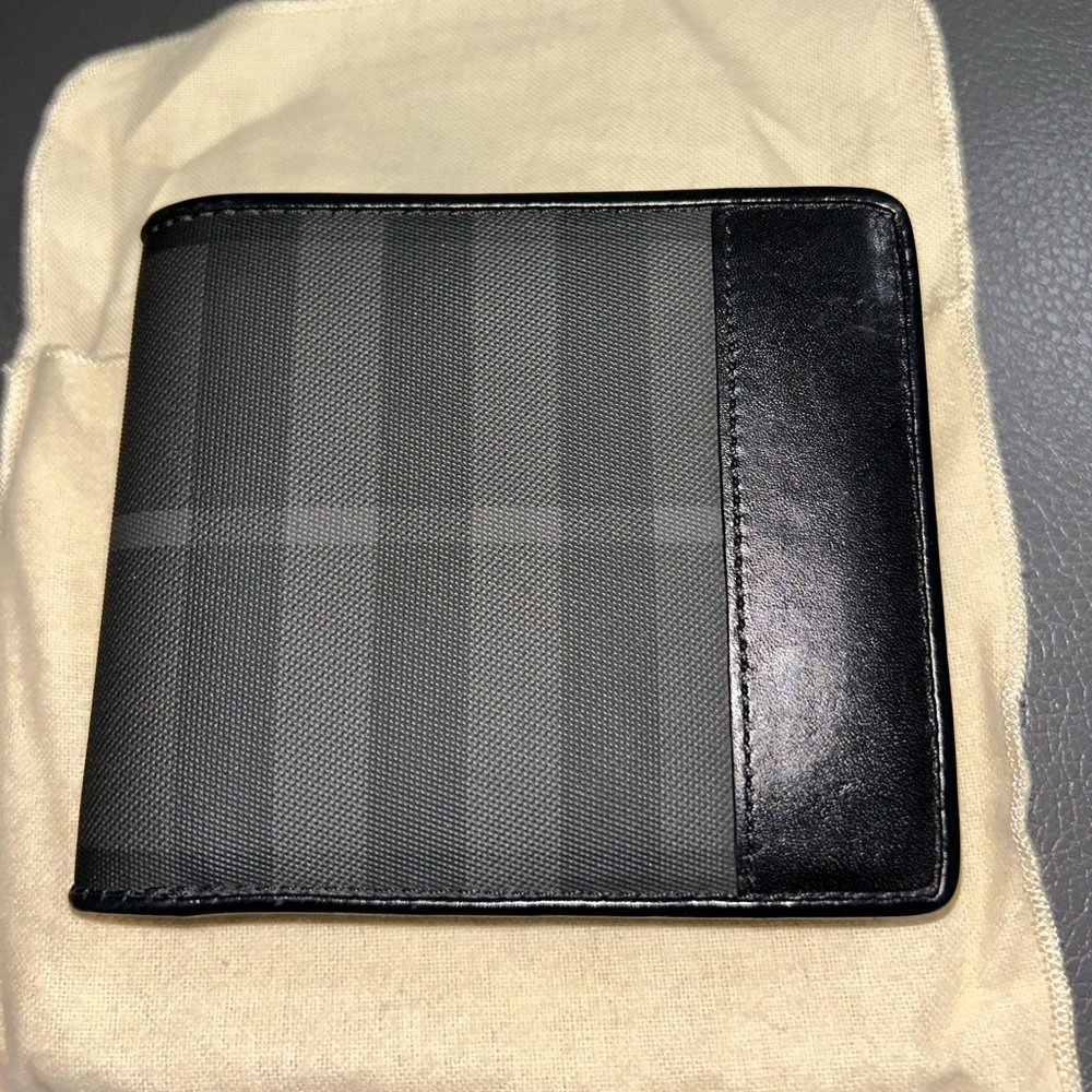 Men’s Burberry wallet